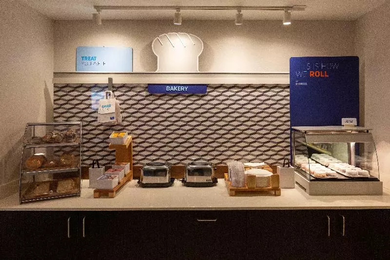 Hotelli Holiday Inn Express & Suites Kingfisher By Ihg