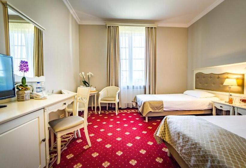 בית מלון כפרי Sobienie Krolewskie