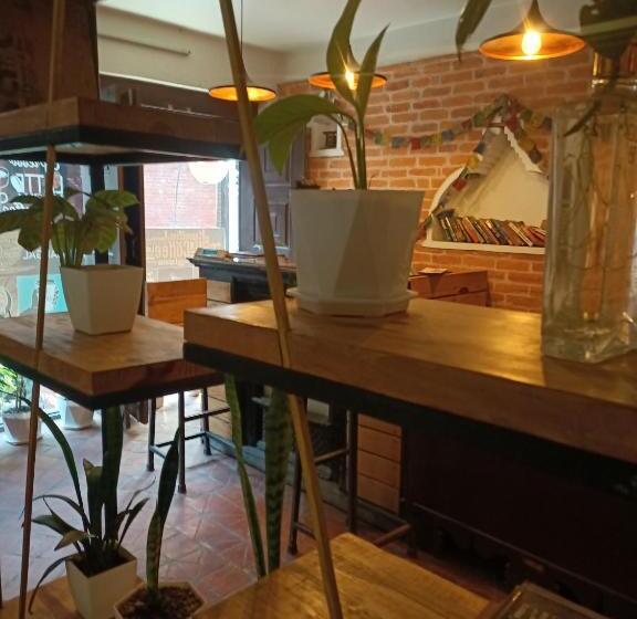 تختخواب و صبحانه Mangal Chhen