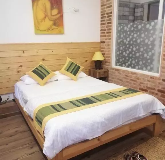 تختخواب و صبحانه Mangal Chhen