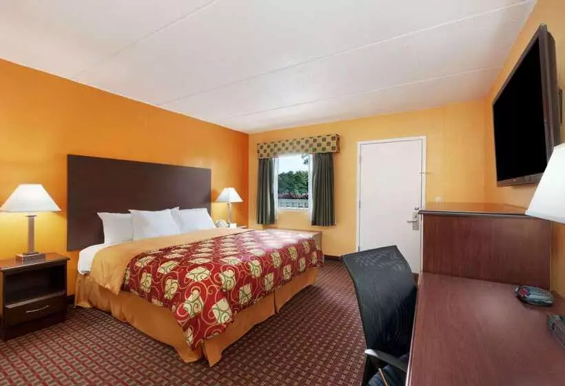 Days Inn By Wyndham Queensbury/lake George