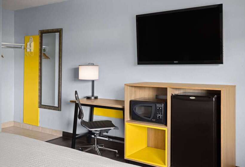 Days Inn By Wyndham Queensbury/lake George