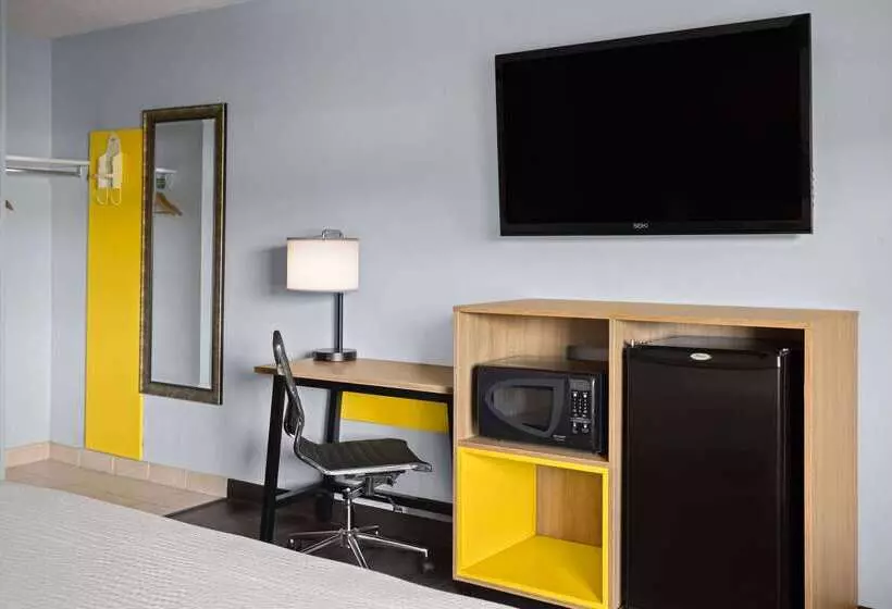 Days Inn By Wyndham Queensbury/lake George