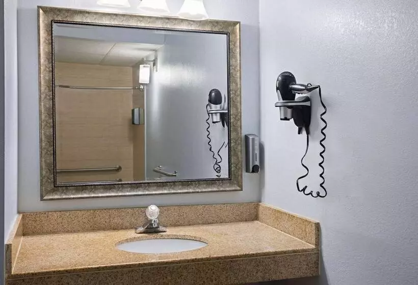 Days Inn By Wyndham Queensbury/lake George