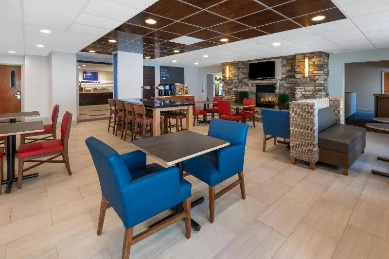 Отель Holiday Inn Express & Suites Wheat Ridge Denver West, An Ihg