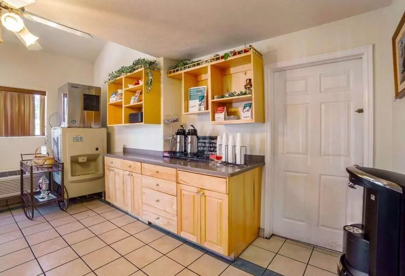 فندق Rodeway Inn