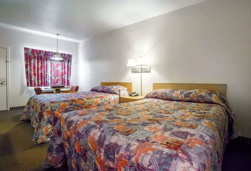 فندق Rodeway Inn