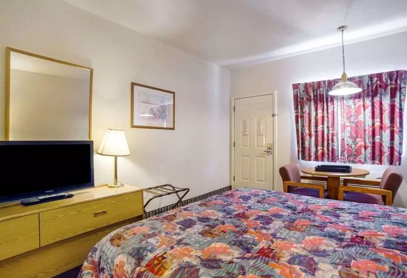 فندق Rodeway Inn