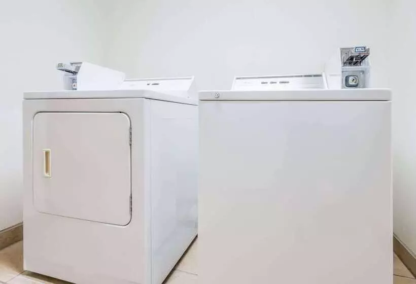 هتل Super 8 By Wyndham Platte City Kansas City Area