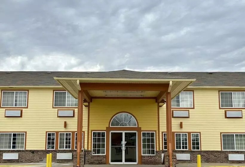 هتل Super 8 By Wyndham Platte City Kansas City Area