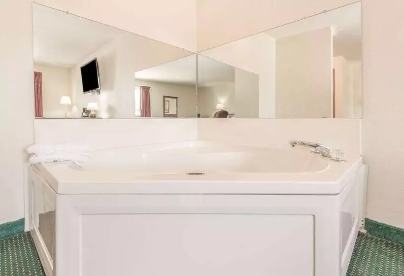 هتل Super 8 By Wyndham Platte City Kansas City Area