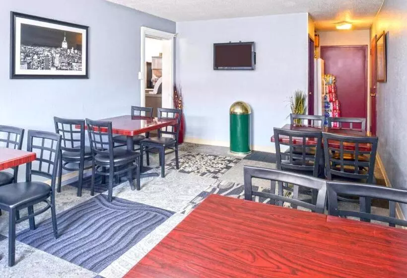 모텔 Country Garden & Suites