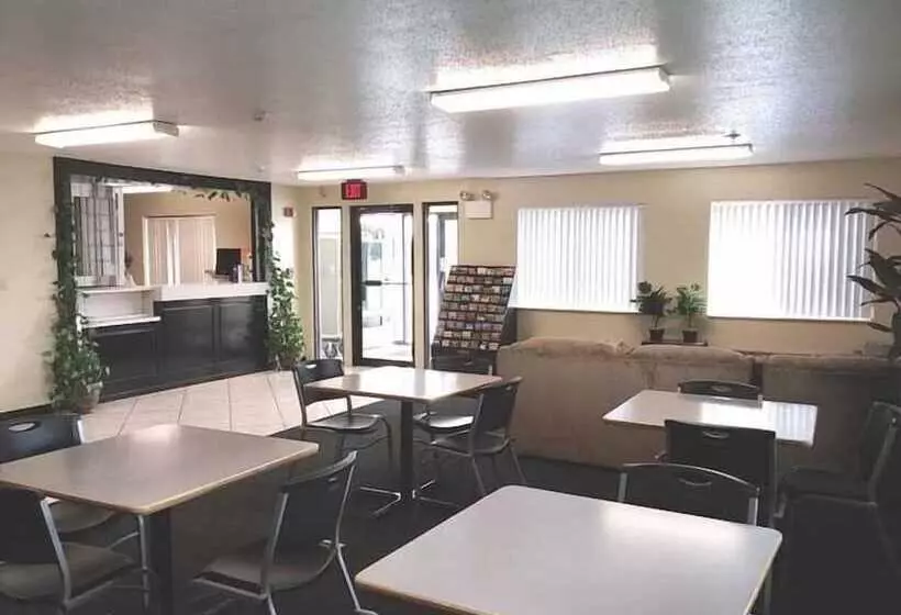 モーテル Economy Inn