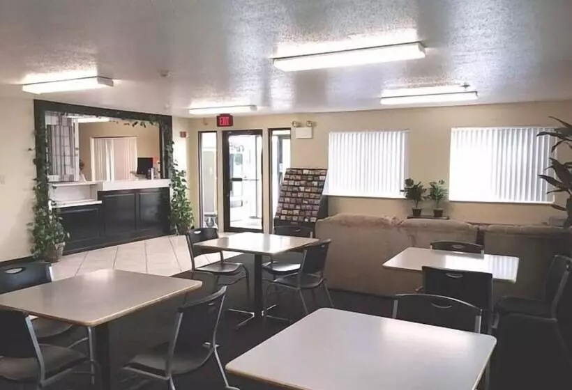 モーテル Economy Inn