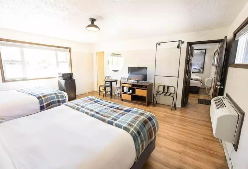 모텔 Loyal Duke Lodge