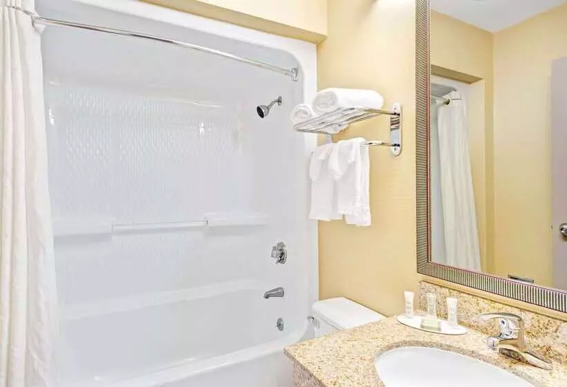 מוטל Super 8 By Wyndham Brockton