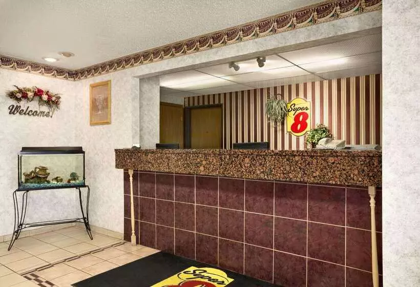 فندق على الطريق Super 8 By Wyndham Cameron