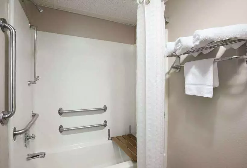 فندق على الطريق Super 8 By Wyndham Cameron