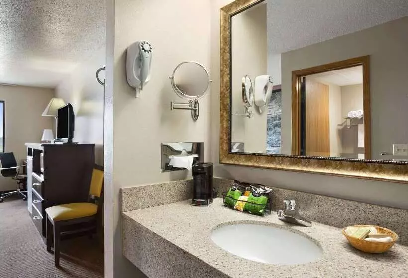 فندق على الطريق Super 8 By Wyndham Cameron