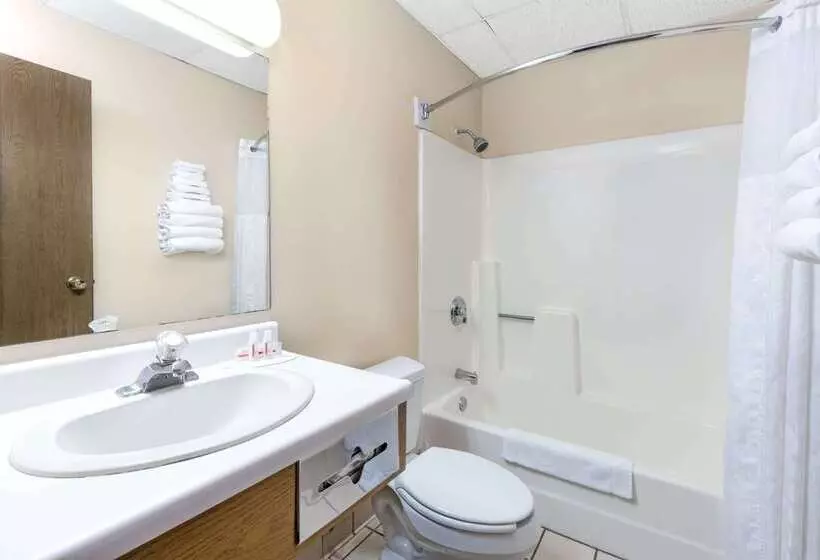 מוטל Super 8 By Wyndham Chamberlain Sd