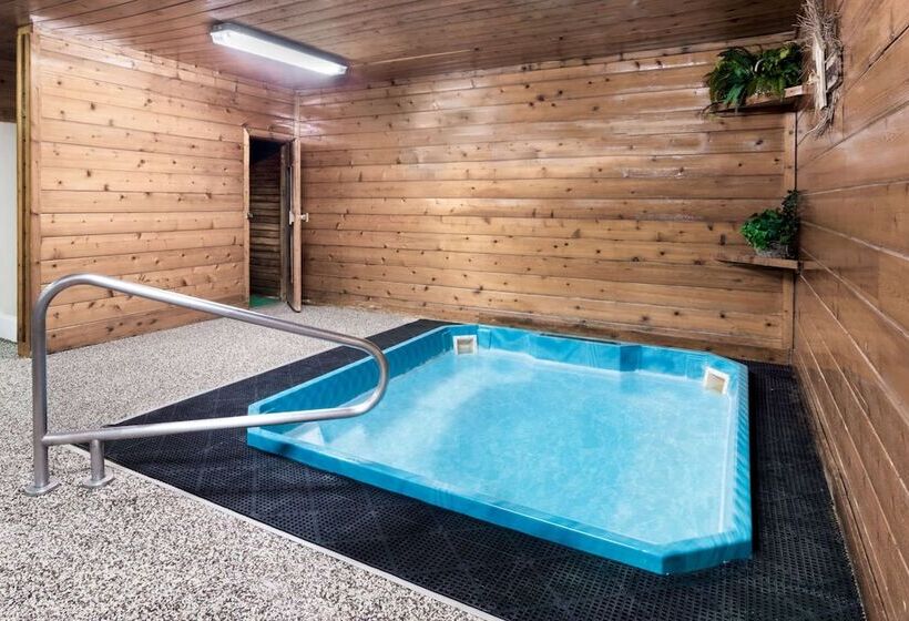 汽车旅馆  Super 8 By Wyndham Chamberlain Sd