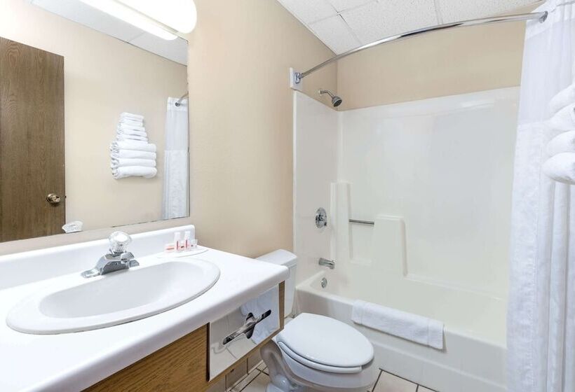 汽车旅馆  Super 8 By Wyndham Chamberlain Sd