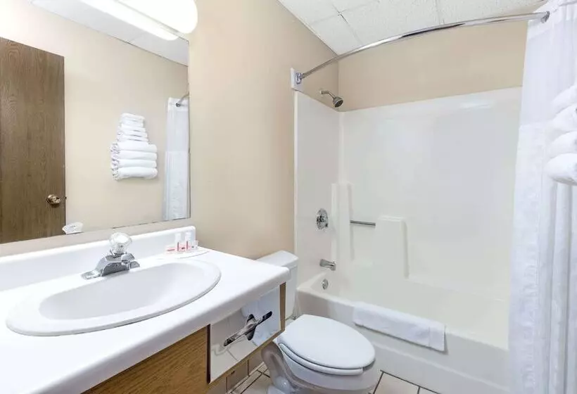 מוטל Super 8 By Wyndham Chamberlain Sd