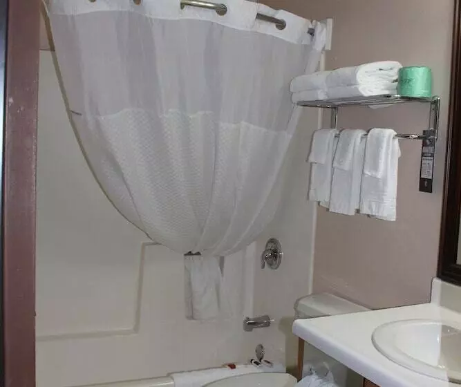 מוטל Super 8 By Wyndham Chamberlain Sd