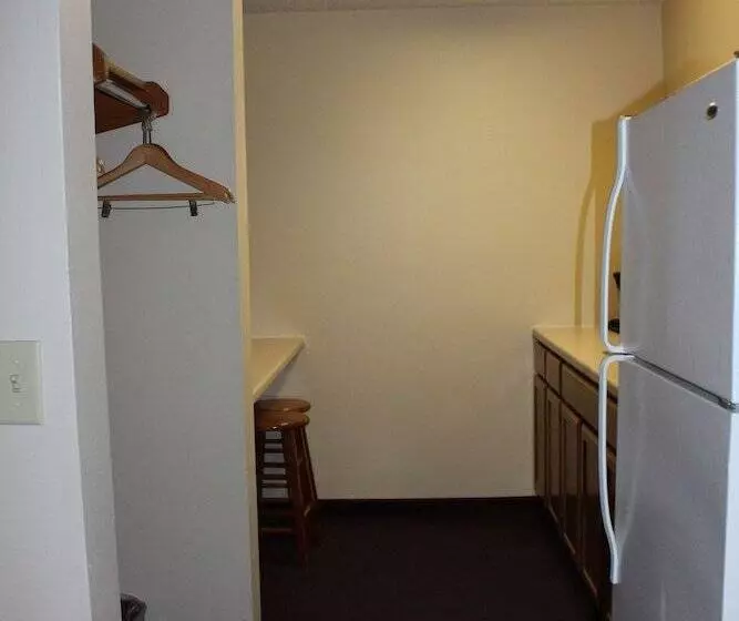 מוטל Super 8 By Wyndham Chamberlain Sd