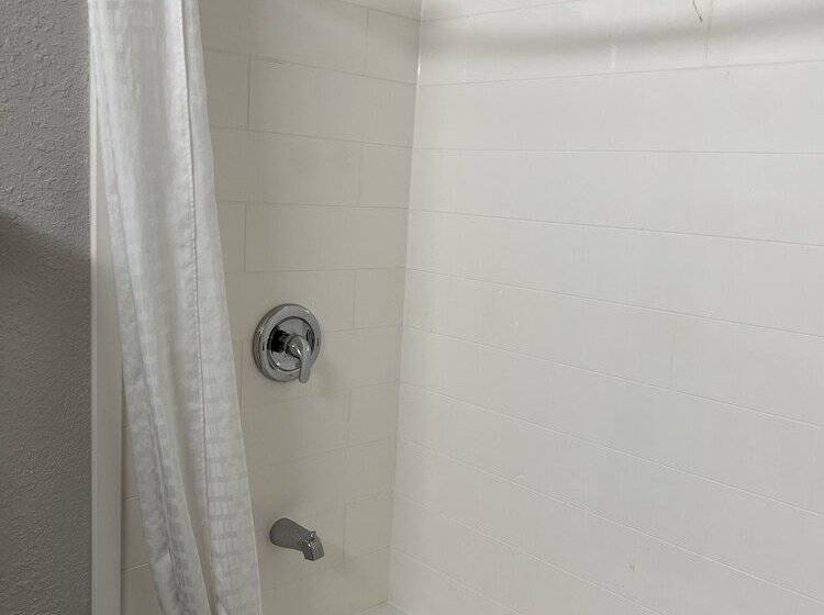 فندق على الطريق Super 8 By Wyndham Clemmons/winstonsalem Area