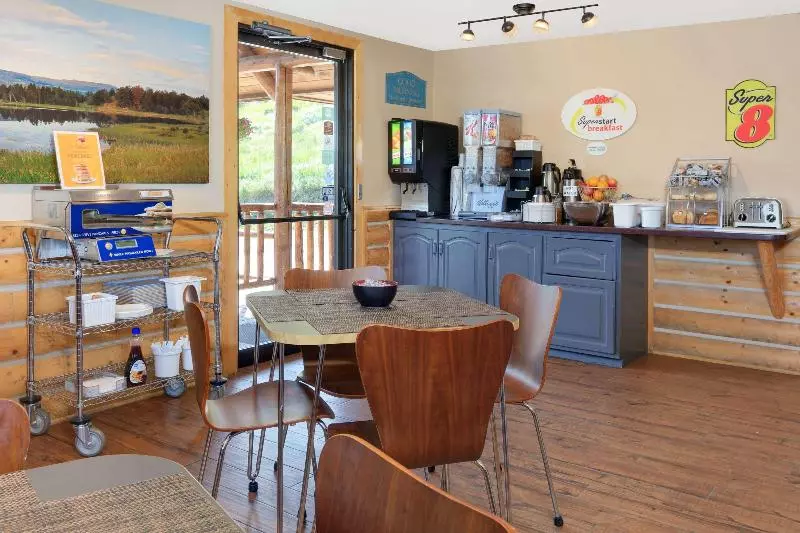 汽车旅馆  Super 8 By Wyndham Cody