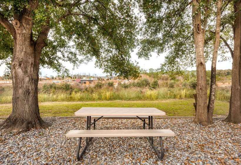 Opulent Oasis Motel Crestview