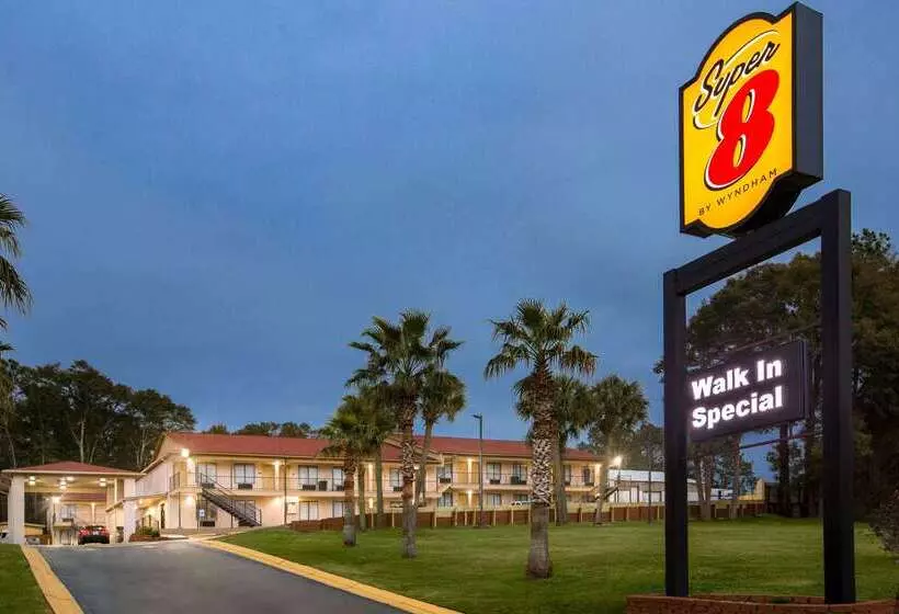 Opulent Oasis Motel Crestview