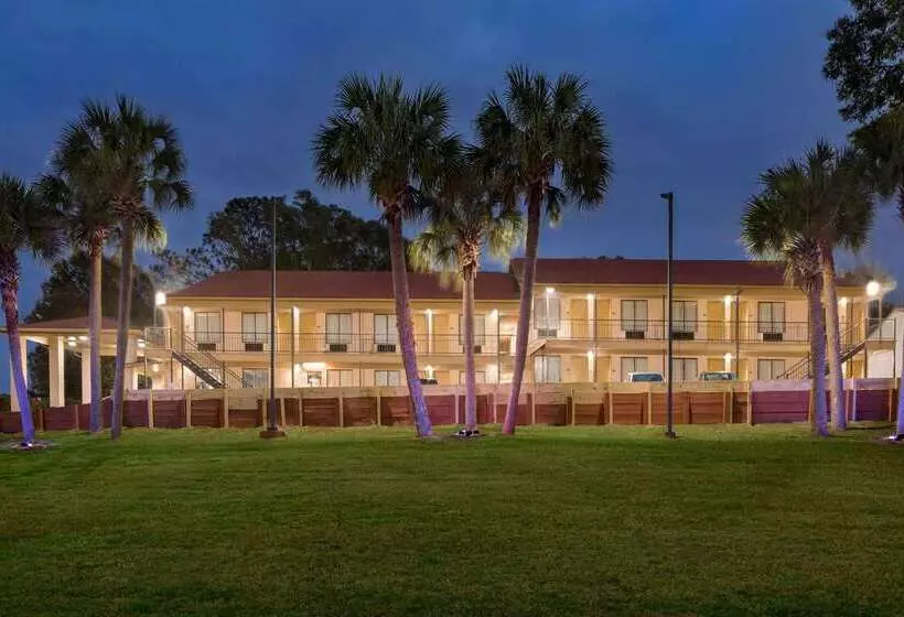 Opulent Oasis Motel Crestview