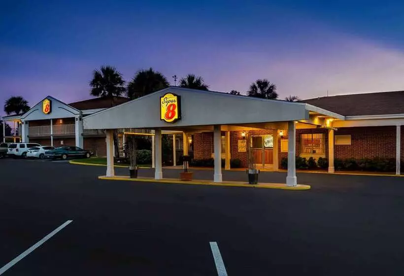 فندق على الطريق Super 8 By Wyndham Lake City