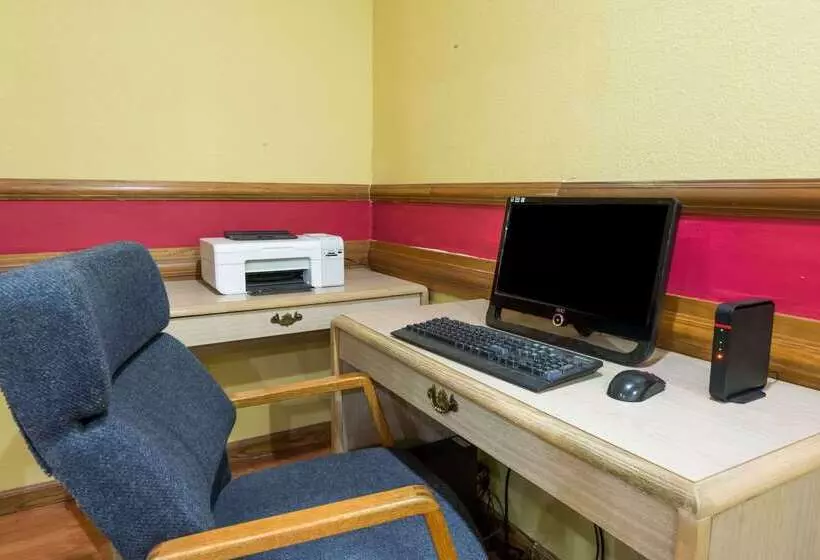 فندق على الطريق Super 8 By Wyndham Martinsville