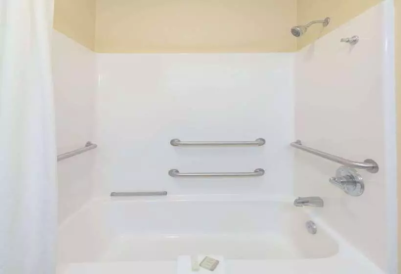 فندق على الطريق Super 8 By Wyndham Martinsville