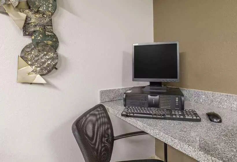 فندق على الطريق Super 8 By Wyndham Osceola Ia