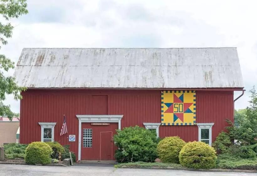 فندق على الطريق Super 8 By Wyndham Twinsburg/cleveland Area