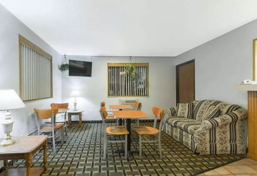 فندق على الطريق Super 8 By Wyndham Twinsburg/cleveland Area