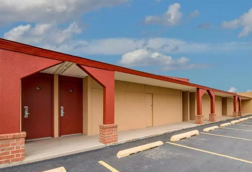 Мотель Travelers Inn Midwest City