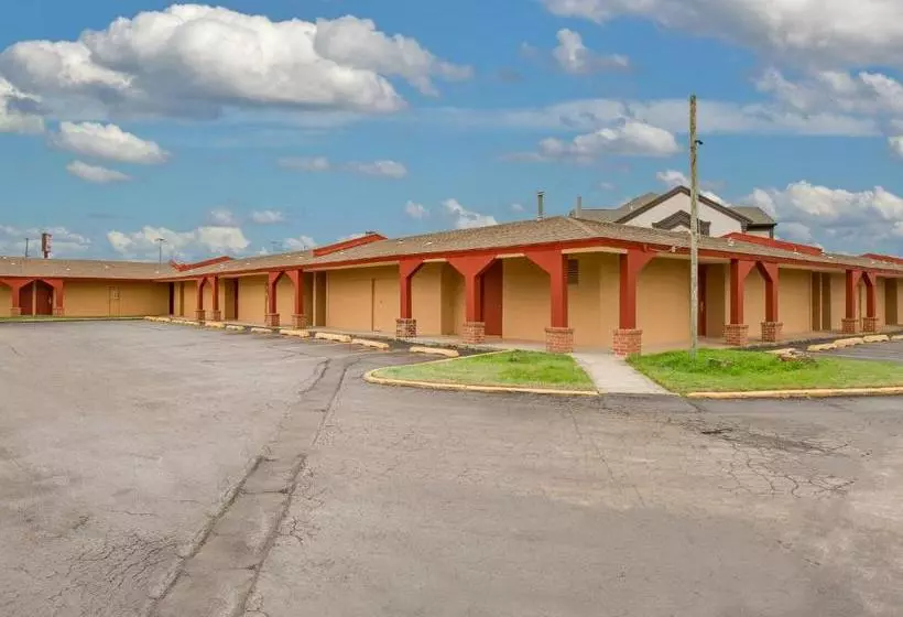 Мотель Travelers Inn Midwest City