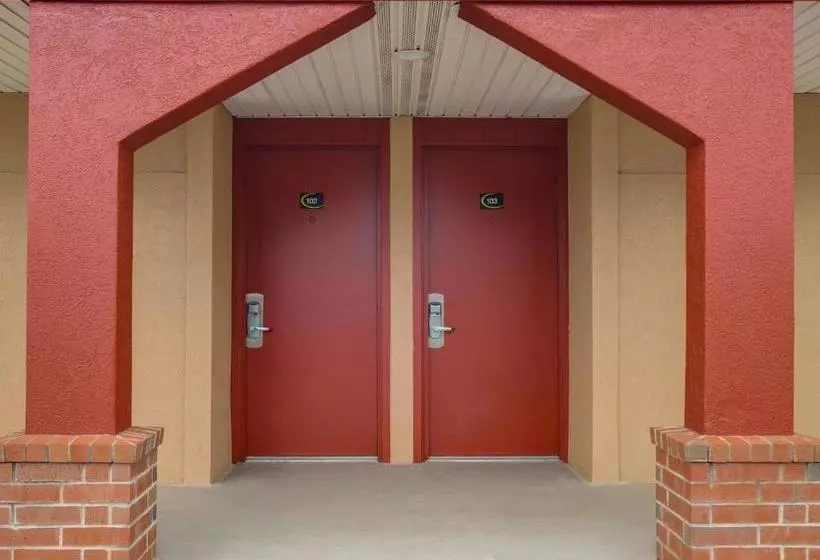 Мотель Travelers Inn Midwest City