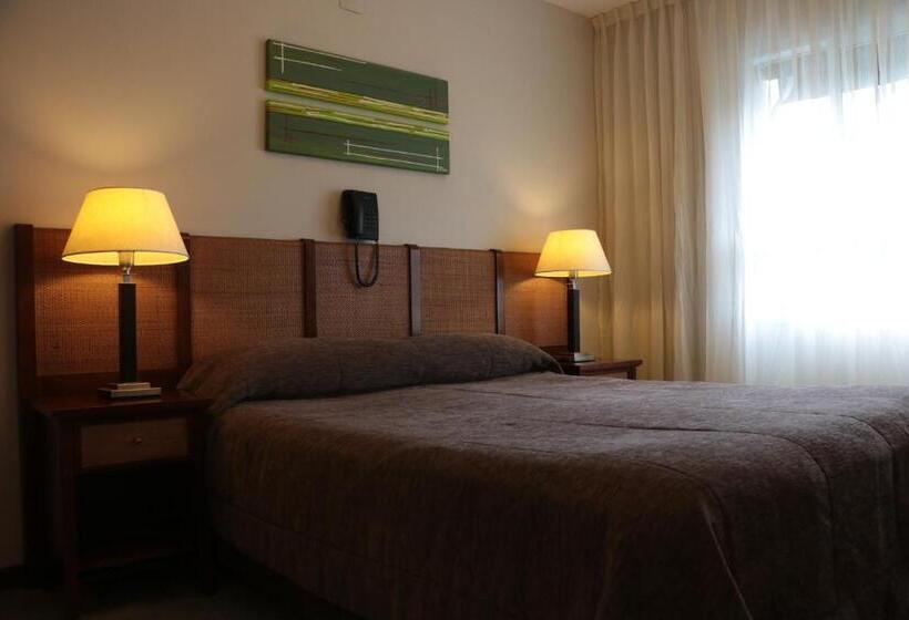 בית מלון כפרי Ayres Del Este