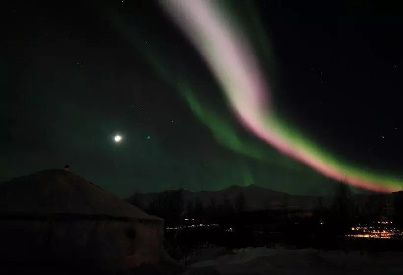 هتل Iceland Yurt