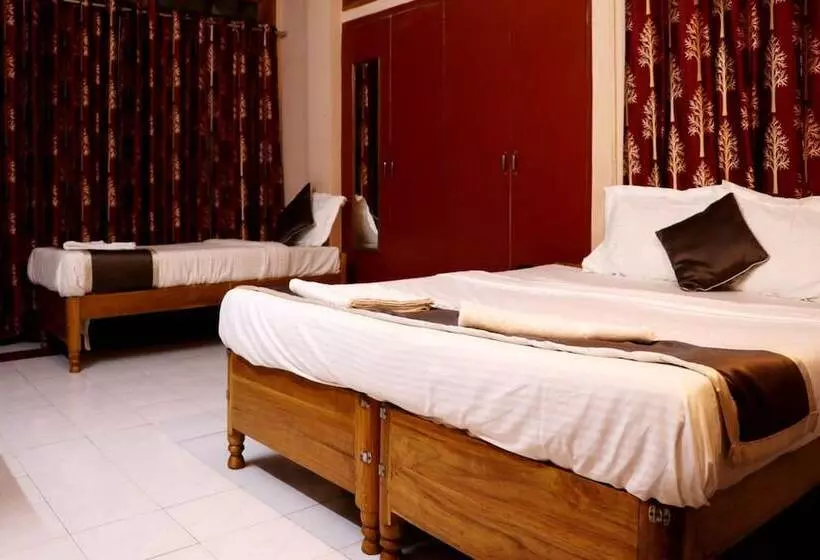 ホテル Om Shree Cottage