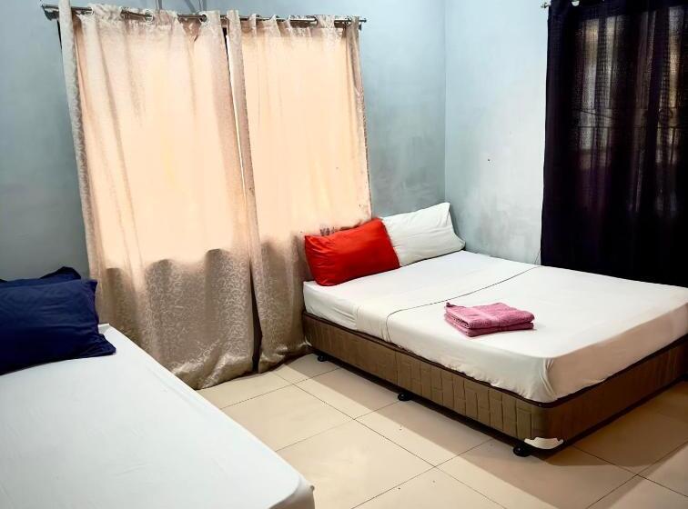 هتل V Cat Apartelle