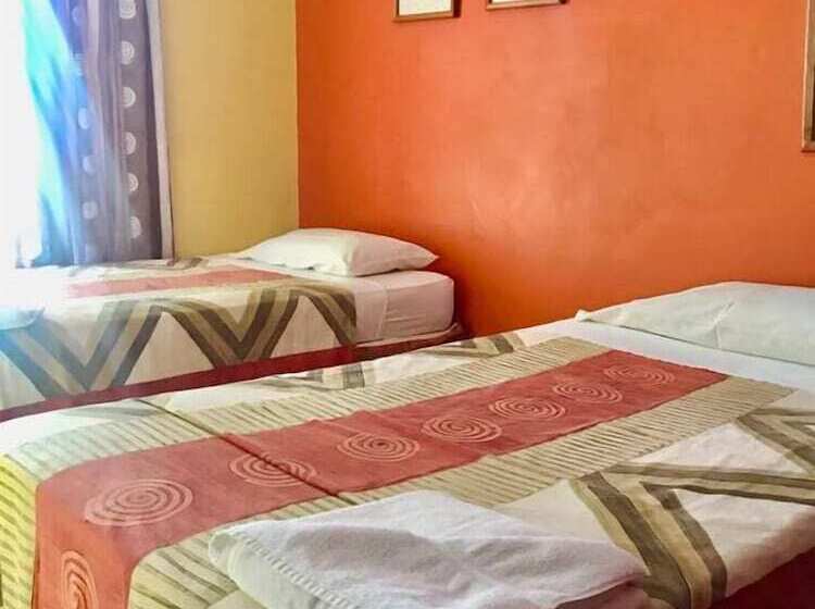 It S A Small World Backpackers Lodge   Hostel