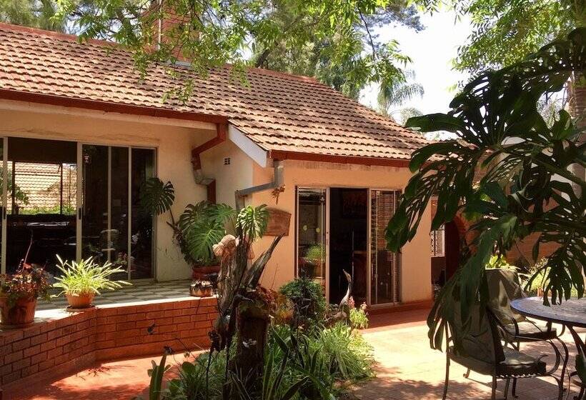 It S A Small World Backpackers Lodge   Hostel