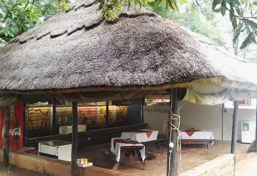 It S A Small World Backpackers Lodge   Hostel